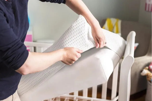 Two Stage Breathable Mini Crib Mattress With Washable Waterproof Cover