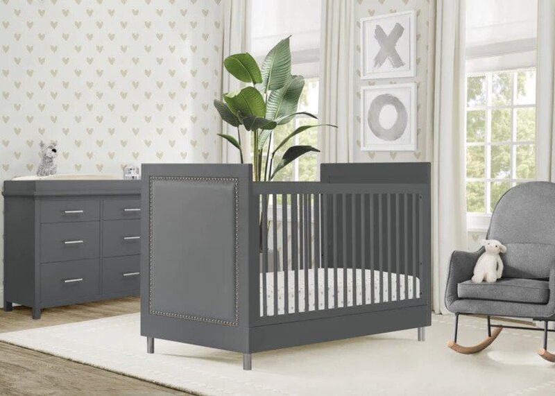 Avery 3-in-1 Convertible Crib with Guardrail: Where Parenthood Meets Peace of Mind!